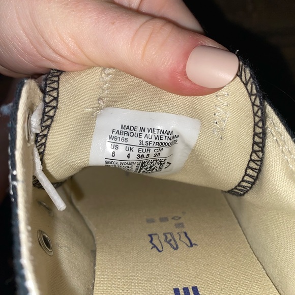 Black Converse - Picture 3 of 3